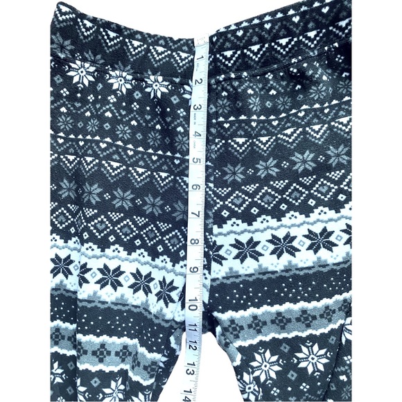 Fleece leggings in black grey and white snowflake patterns - Picture 3 of 4